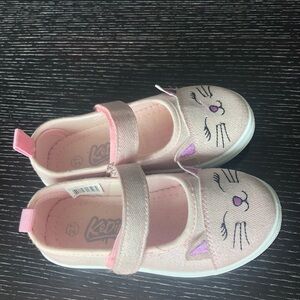 NWT Pink Cat Face Kids Shoes. Size 27.
